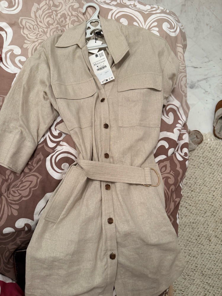Robe chemiseen lin de couleur beige