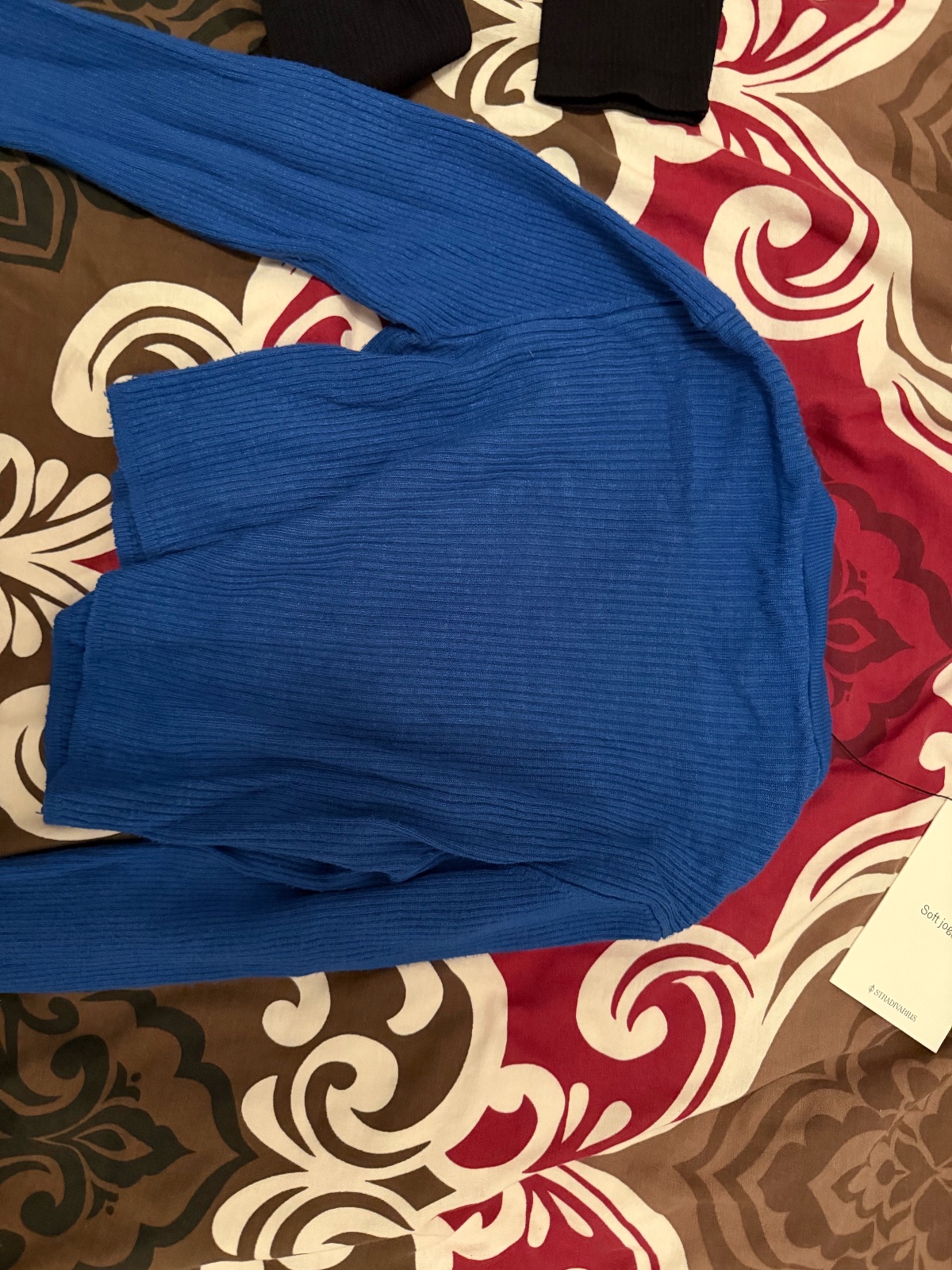 Pull bleu roi