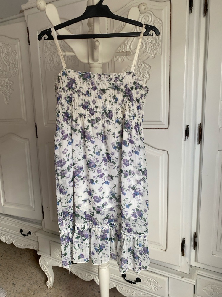 Robe blanche fleurie 