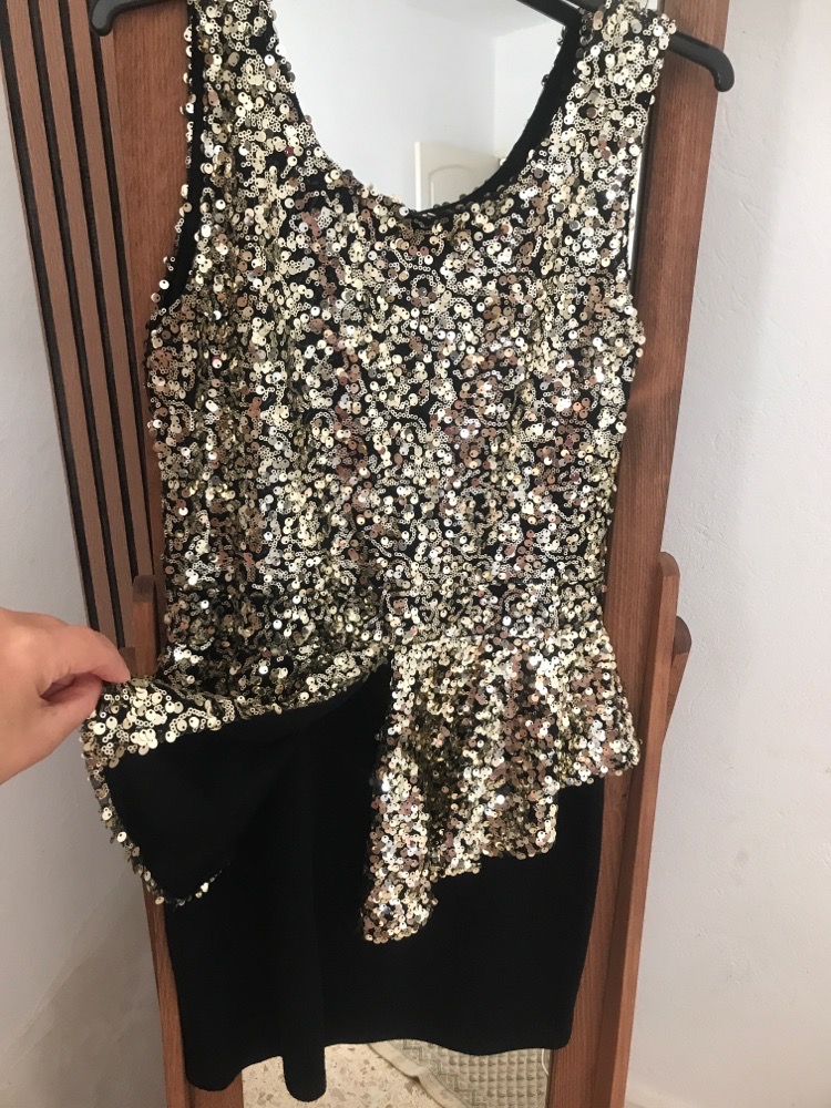  mini robe noir dorée de  soirée