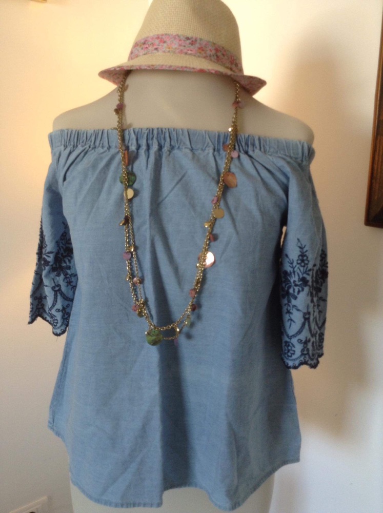 Chemise épaule dénudée