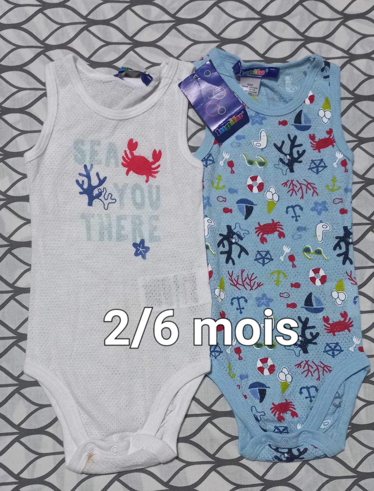 Deux débardeurs