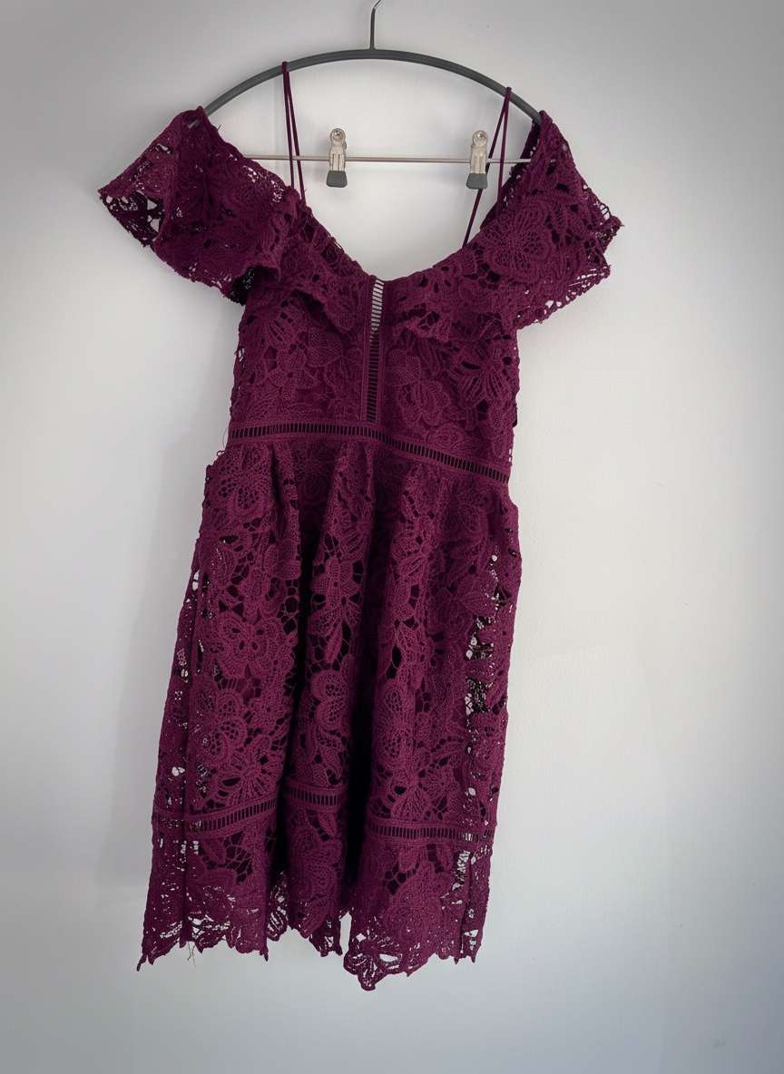 Robe courte  en dentelle 