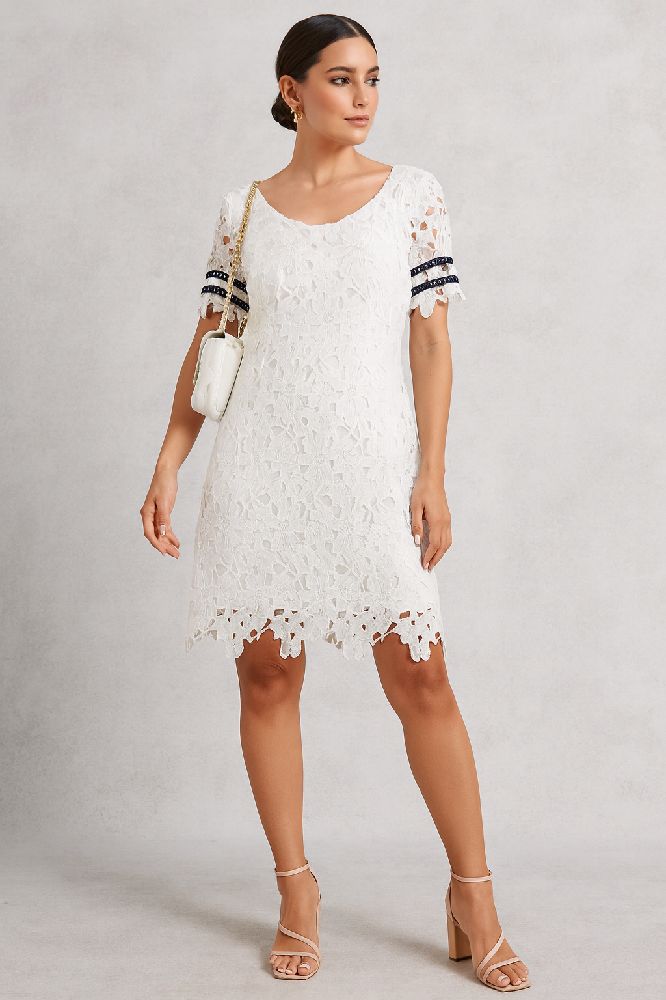 Robe blanche en dentelle neuve avec étiquettes taille 40 de lush