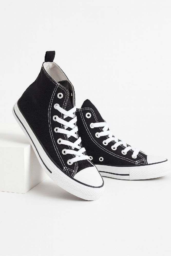 Converse noir et blanc neuf jamais porté pointure 40