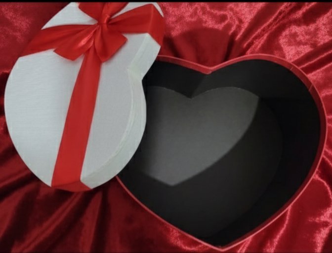 Boîte à cadeau rouge et blanc en état neuve ❤️🤍