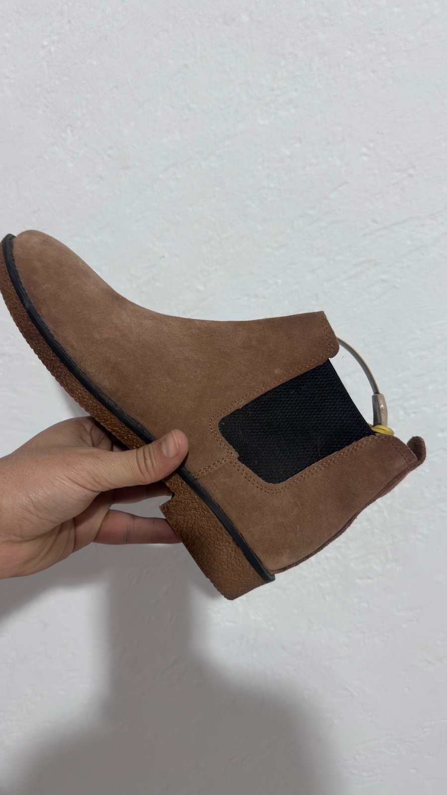 CHELSEA BOOTS