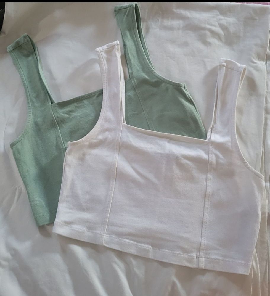 Deux Crop Tops Blanc et Vert Asos
