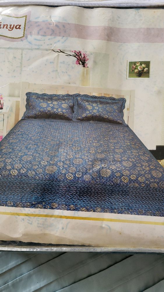 Bedspread Kingsize and 2 Pillow Cases Blue and Golden