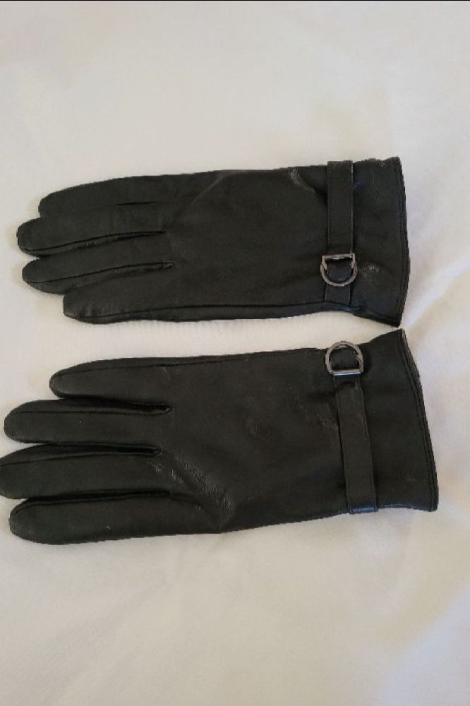 Un Pair de Gants en Cuir