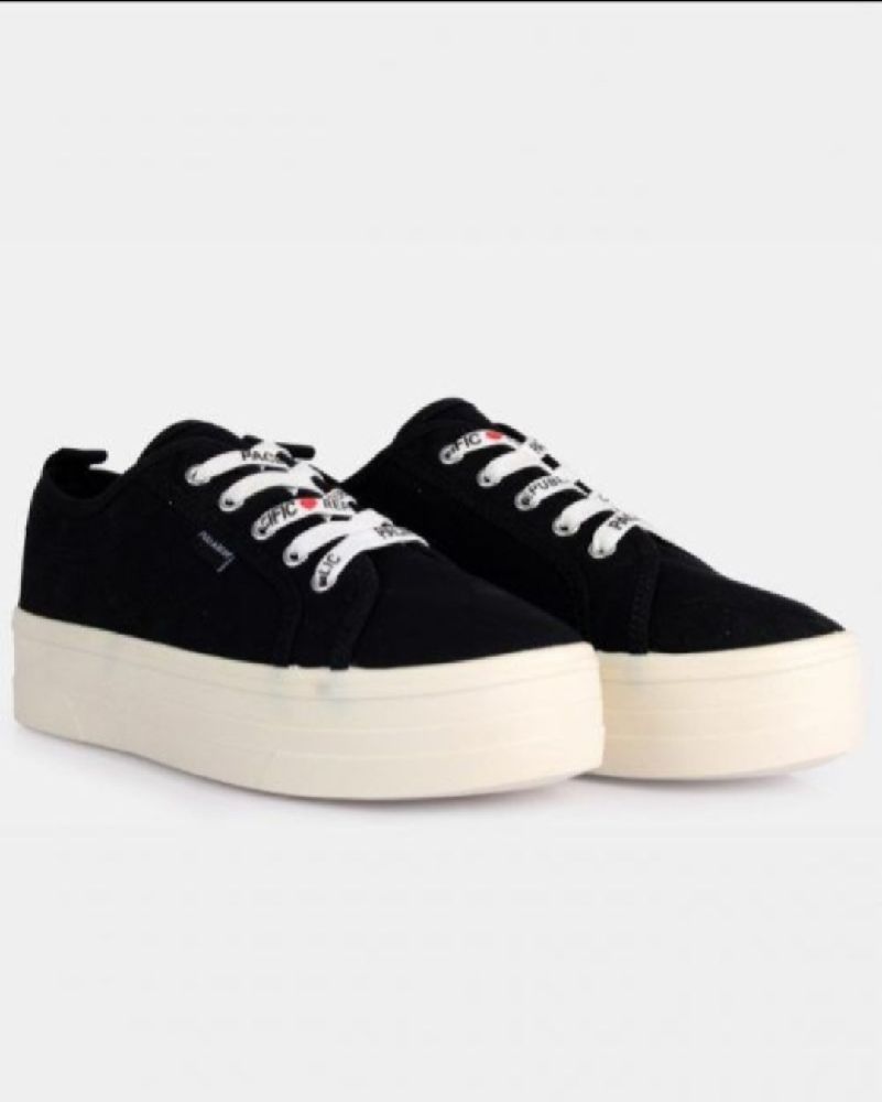Des Baskets Noirs Pull&bear