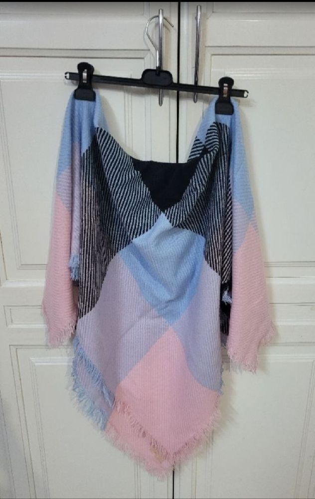Grande Echarpe Carrée en Couleurs Pastels