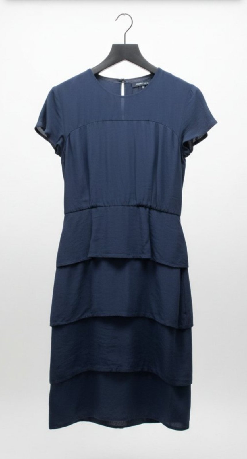 Robe en 100% soie avec doublure et volants