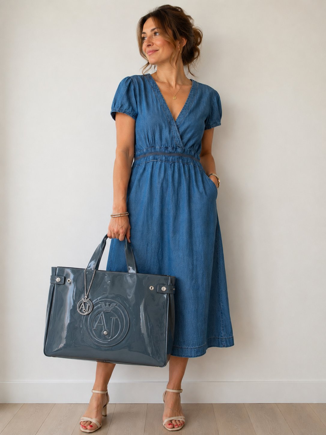 Robe neuve avec sac authentique offerte Armani