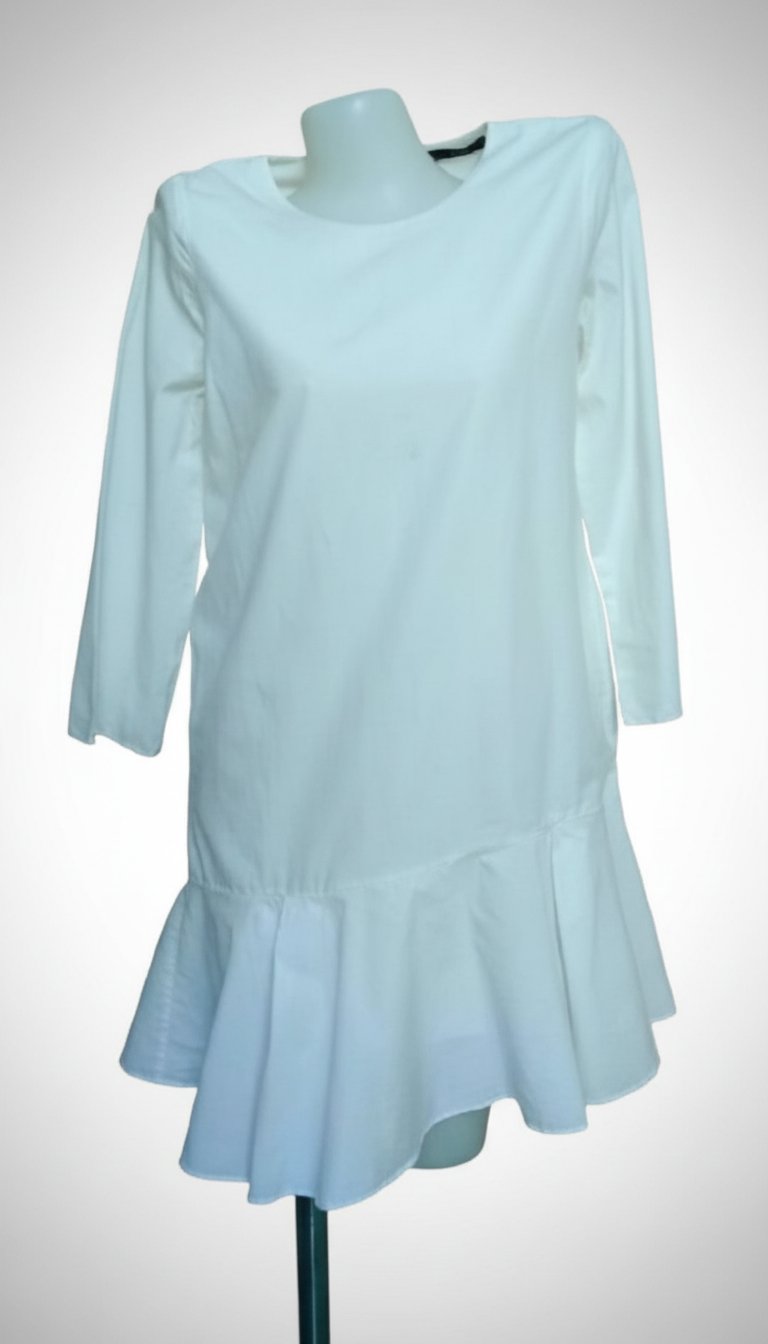 Sublime robe avec volant et fermeture à glissière doré au dos VILA
