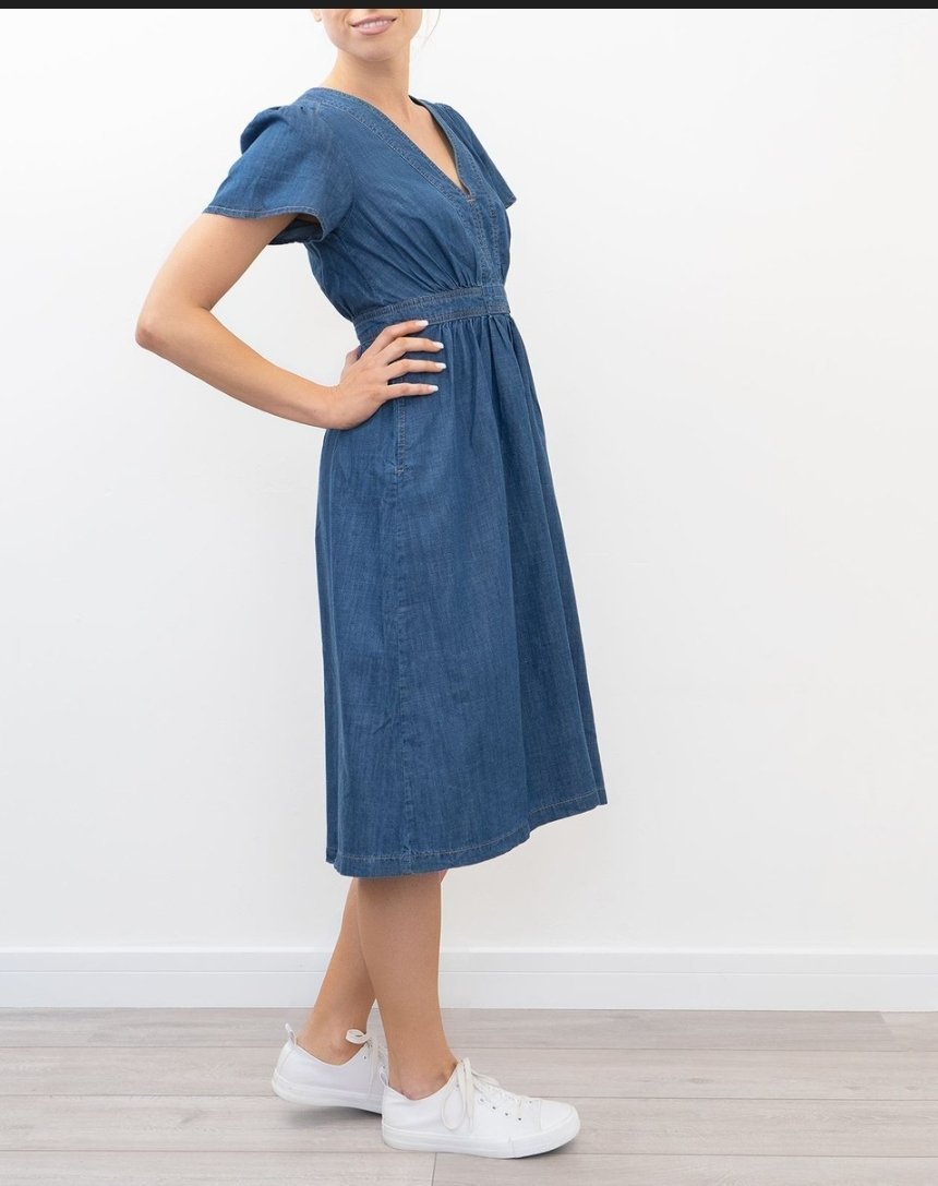 Jolie robe en jean fluide et avec poches Belly Button