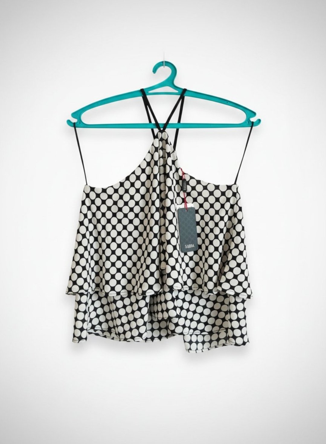 Débardeur avec volant neuf avec étiquette avec un crop pantalon neuf offert 