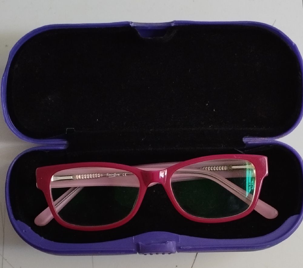 Lunettes de vue pour fille presque neuves