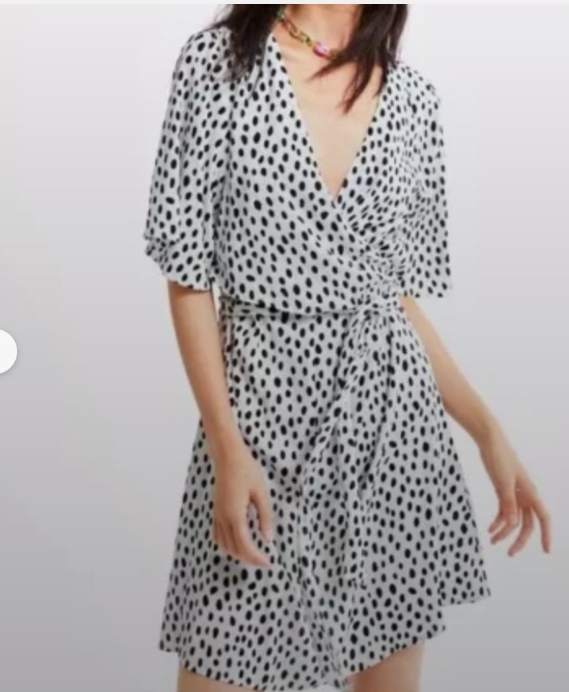 Robe croisée courte à col en V avec un motif à pois de la marque ZARA
