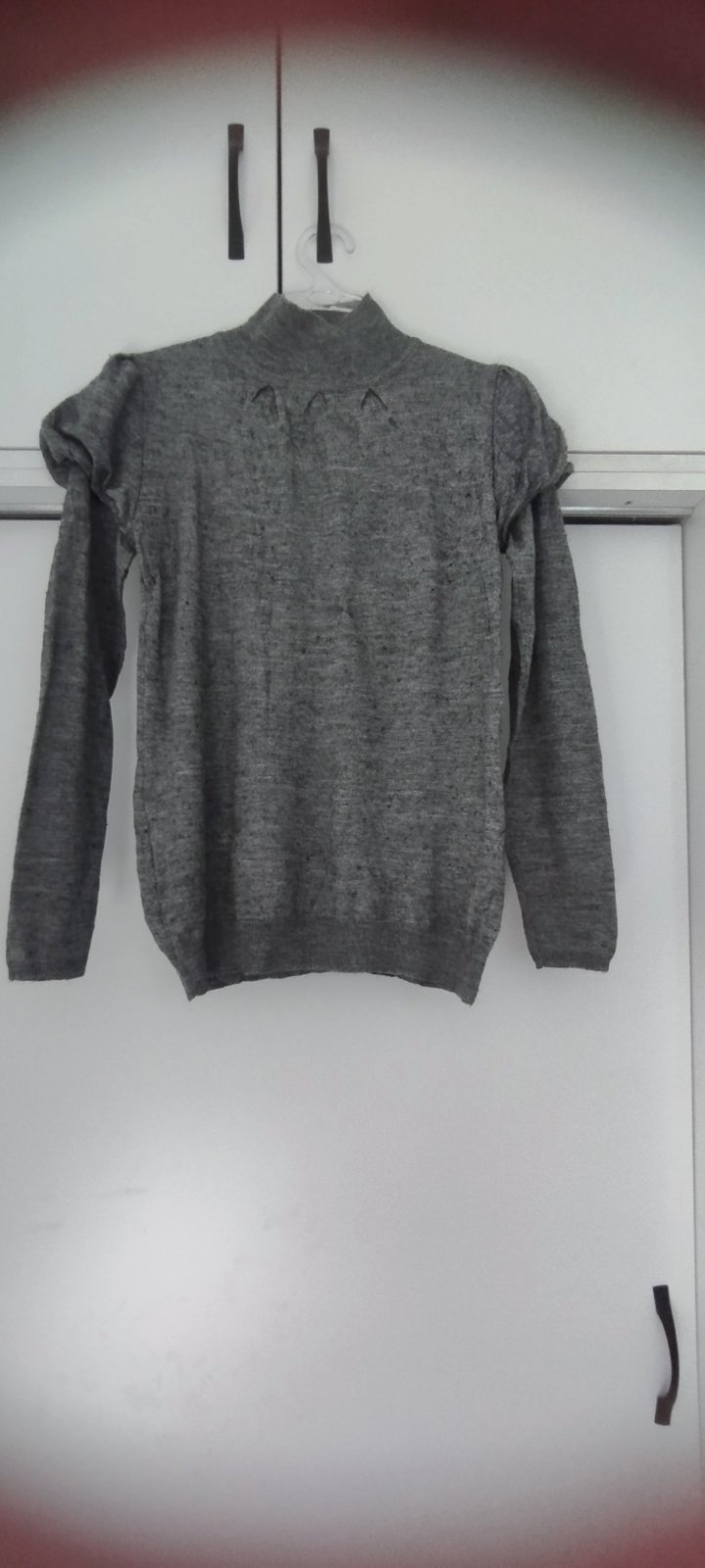 Pull avec épaules bouffantes et 30% laine