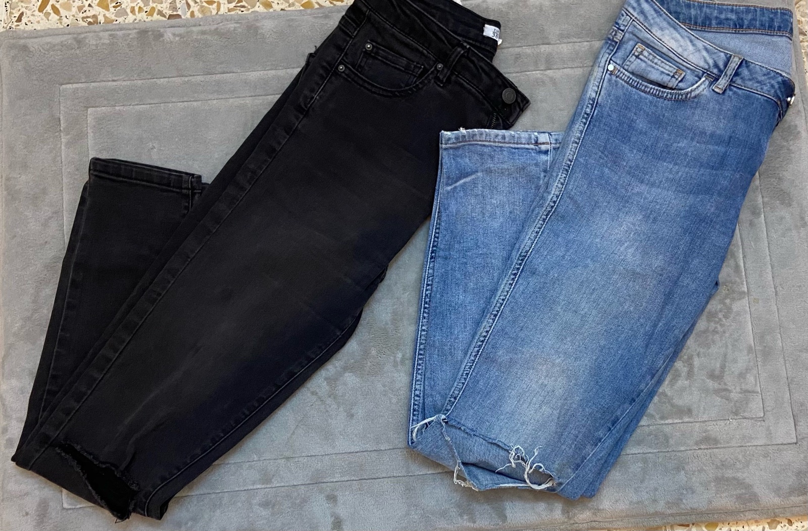 Lot deux jeans dechires 