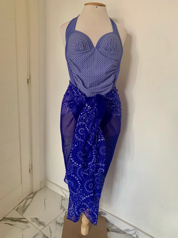 Très beau maillot et cache maillot