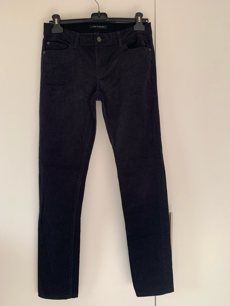 Très beau pantalon en velour côtelé fin