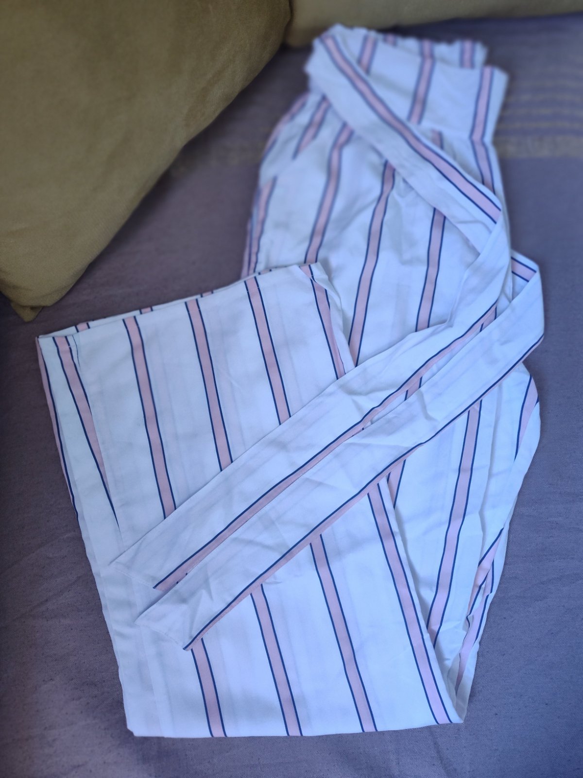 Pantalon. Largue Guess 