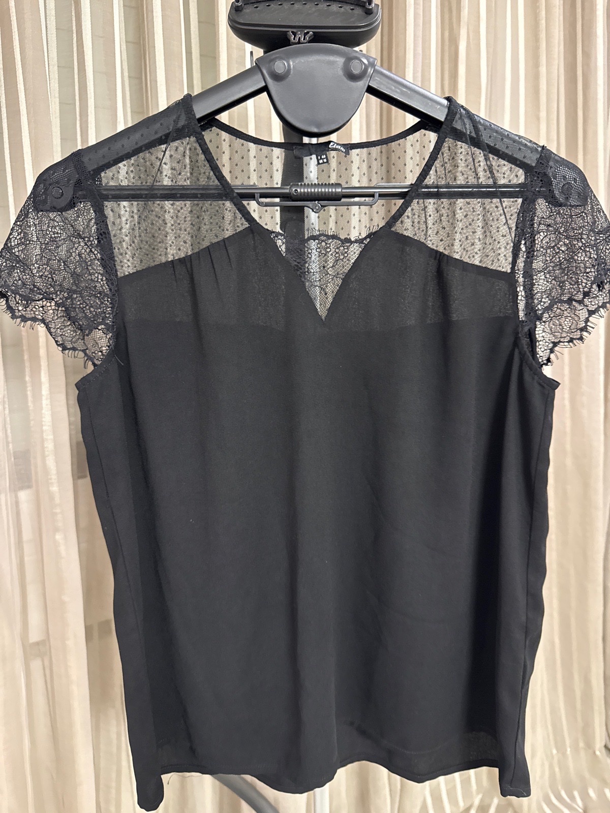 Pull chemise noir avec dentelle 