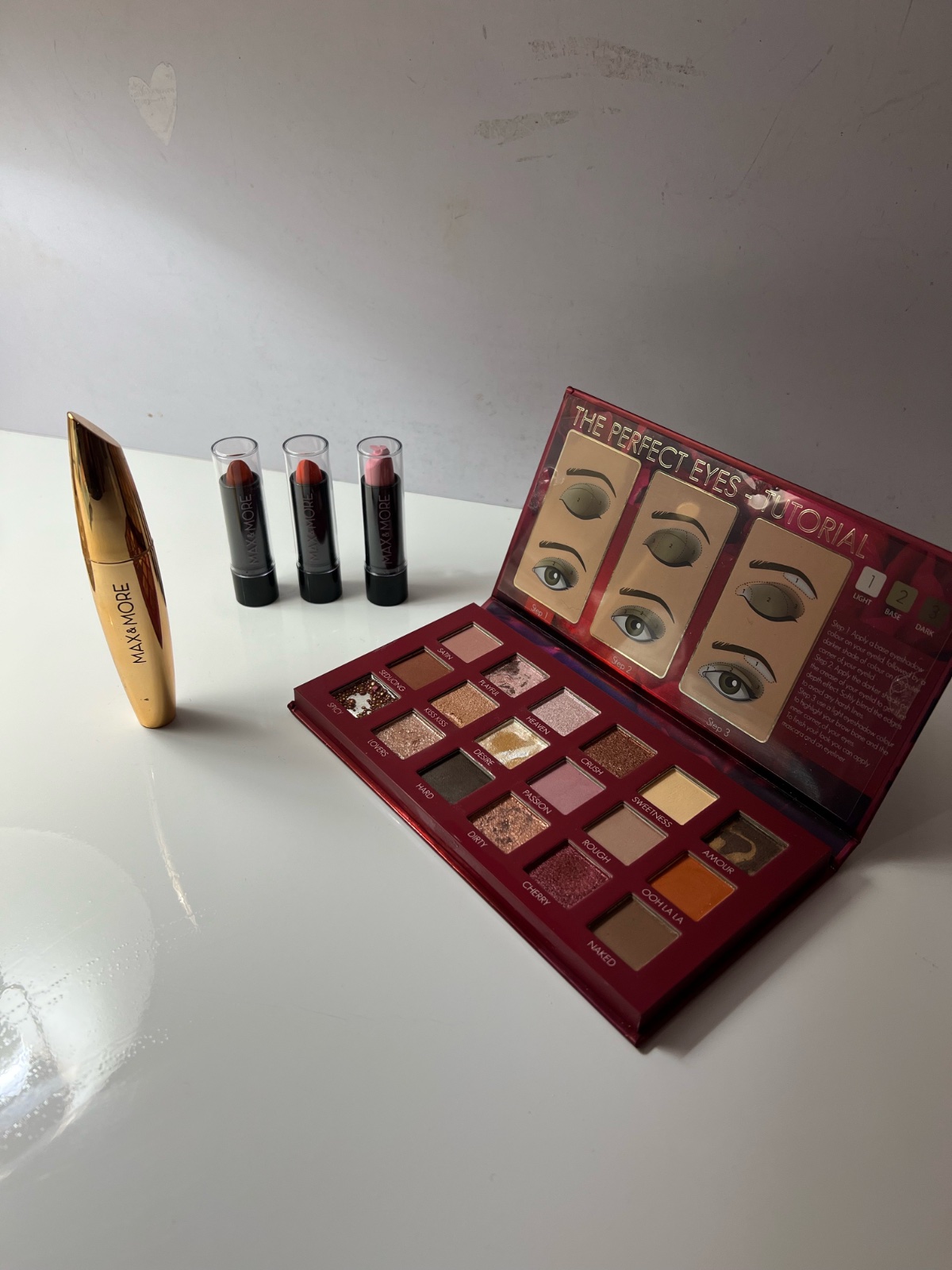 Palette + mascara + trois couleurs de rouge à lévre imporation france ❤️