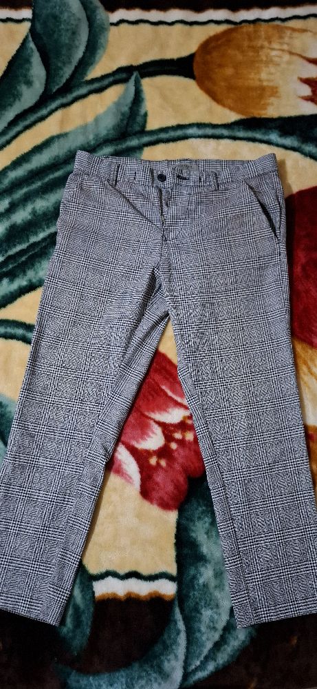 Pantalon gris à carreaux