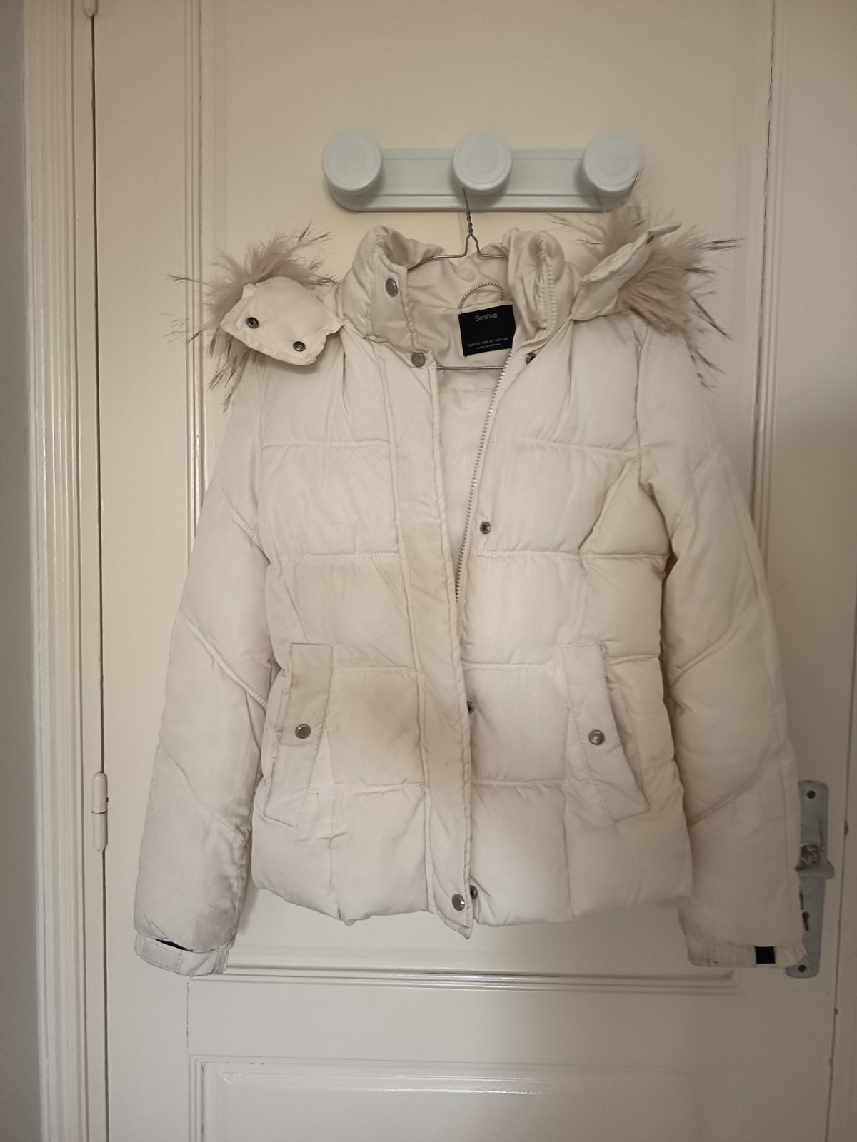 Manteau blanc a capuche fourrure 