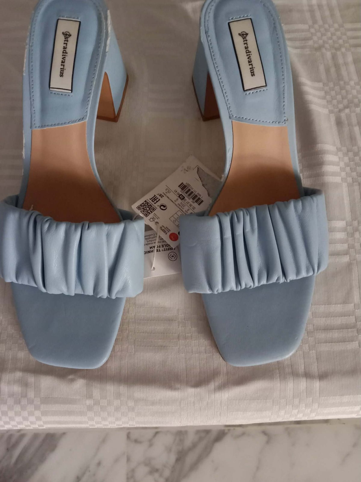 Mule en bleu ciel Stradivarius 