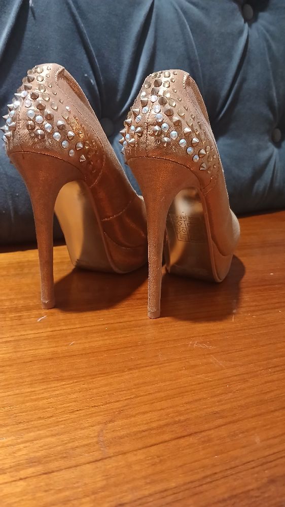 Un très  jolie chaussure soirée la belle women 