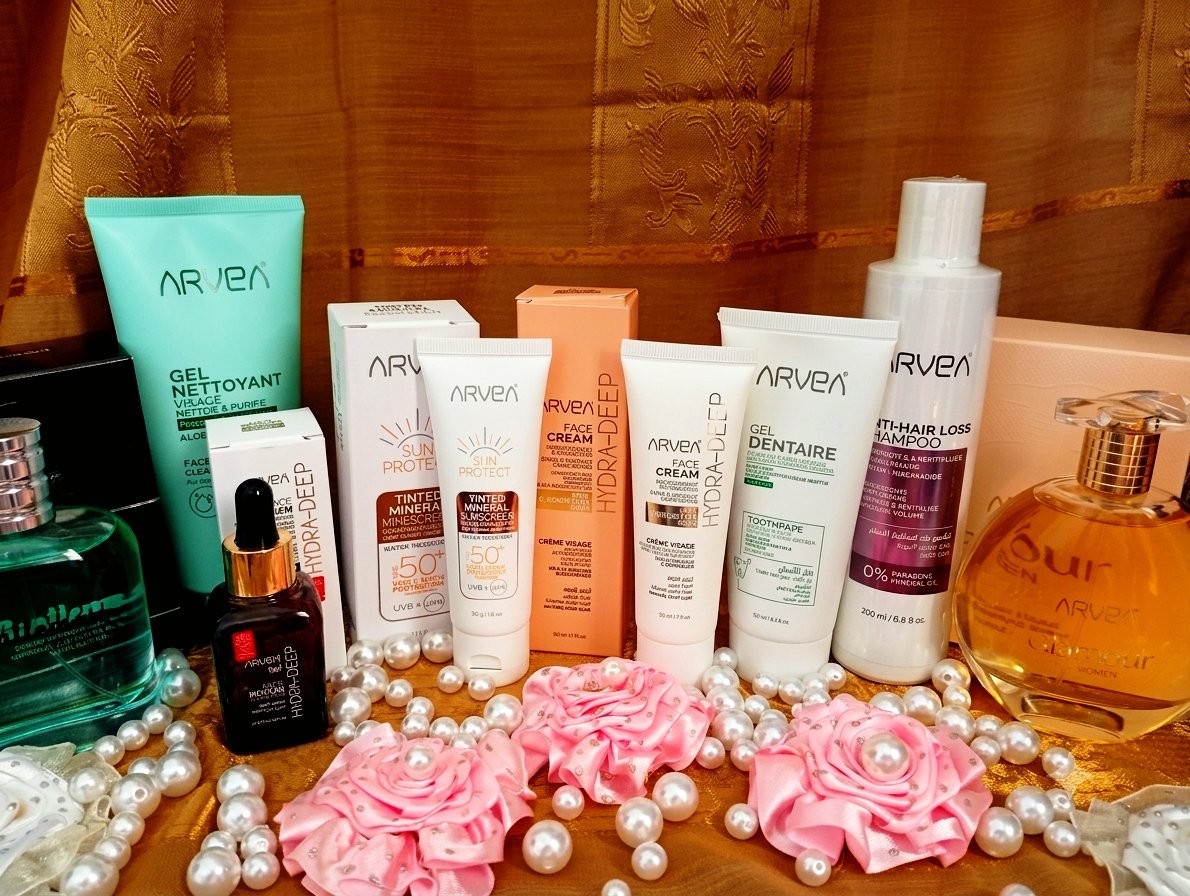 Gel Nettoyant Visage Crème Solaire Minérale Teintée SPF 50+ / Sun Protect Sérum Hydra-Deep / Miracle Elixir Crème Visage Hydra-Deep Gel Dentaire Shampooing Anti-Chute Parfum Glamour (Femme)