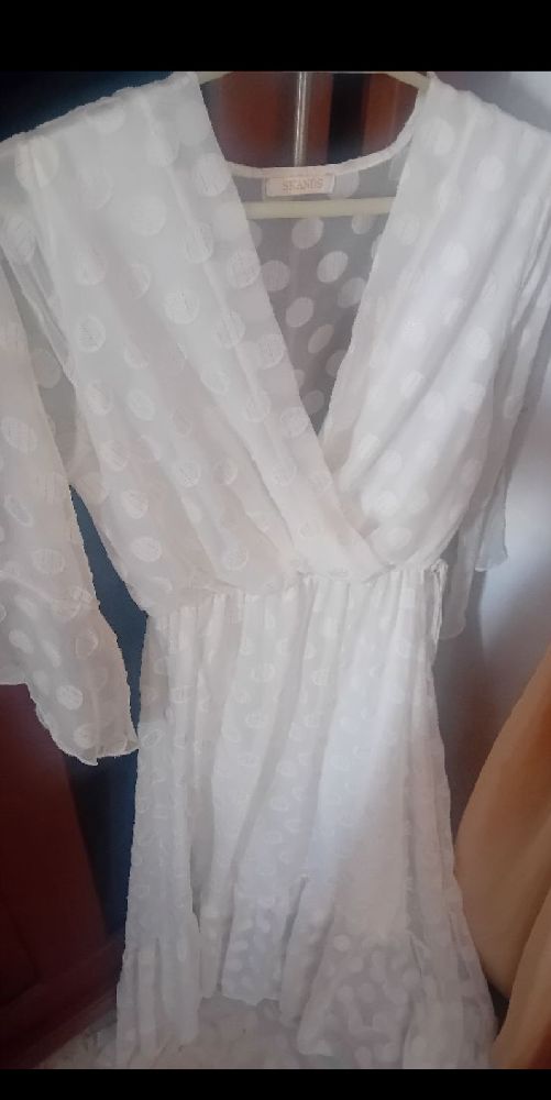 Deux robes blanches 