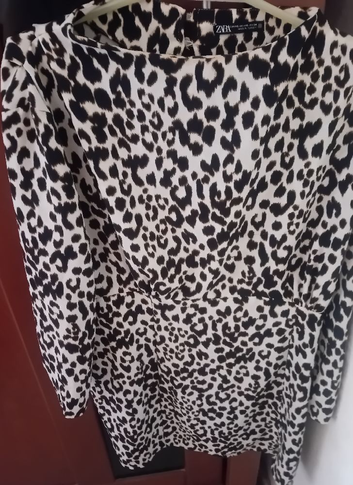 Jolie robe zara 🐅 neuf 