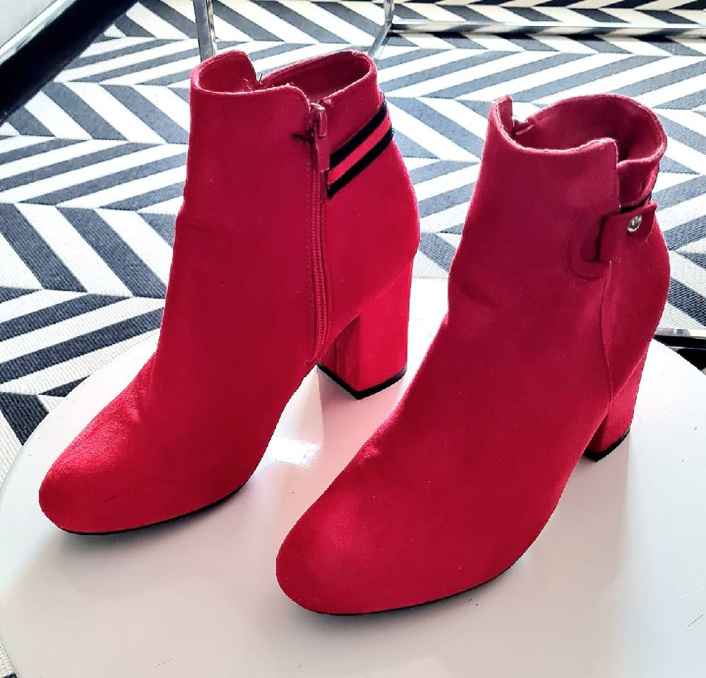 Bottines couleur rouge pointure 39