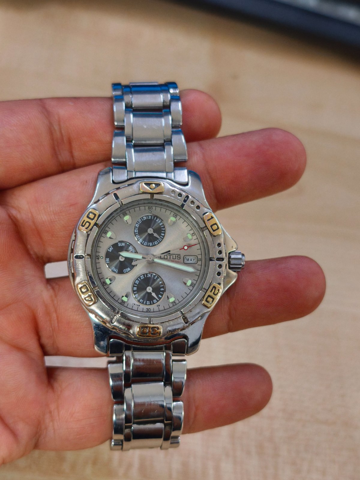 Montre lotus homme