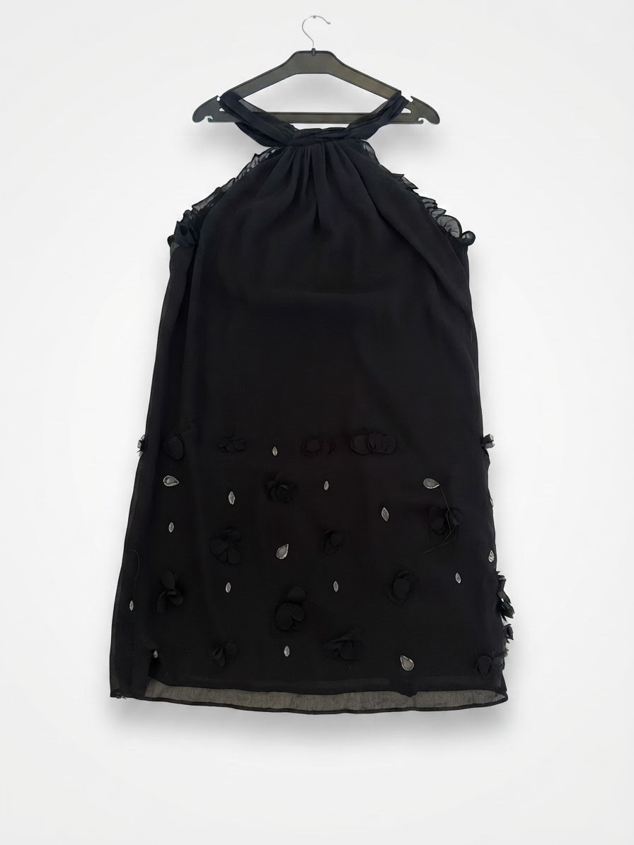 Robe noir avec des cristaux