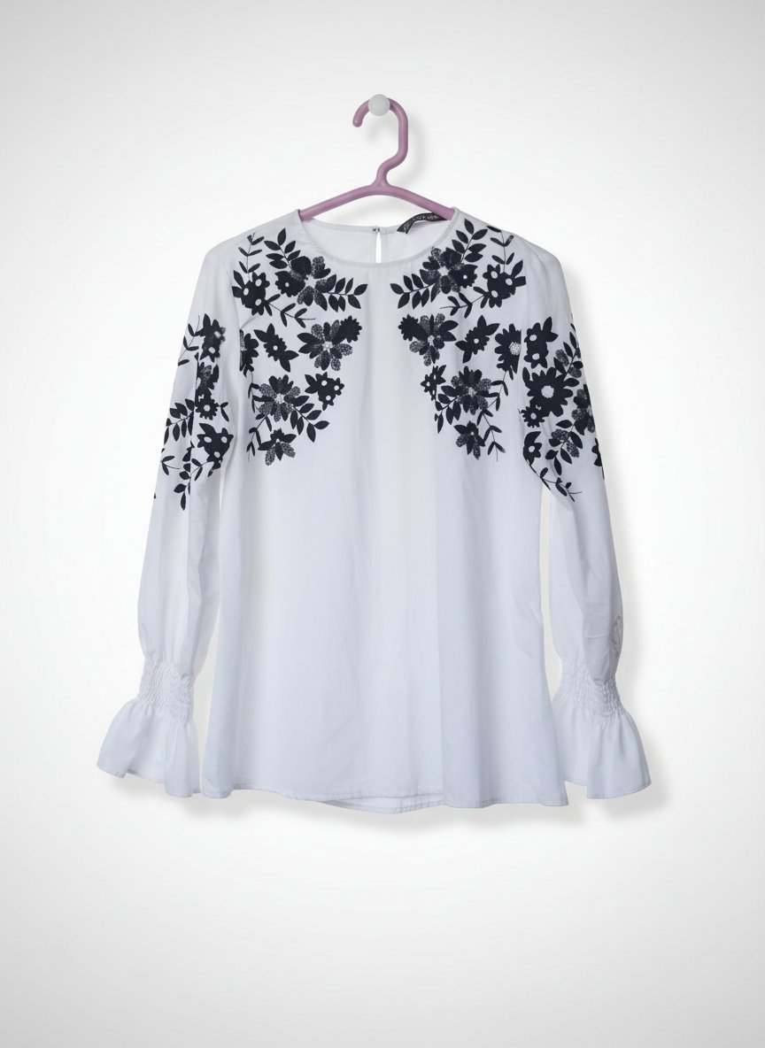 Chemise blanche avec broderie florale noire
