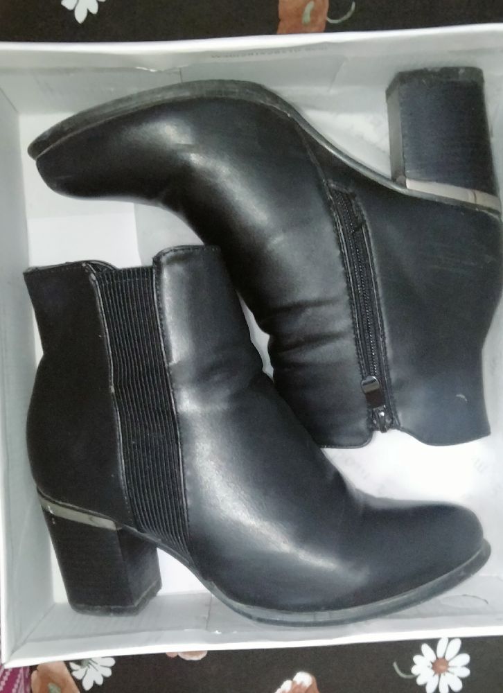 Bottes noires talon 