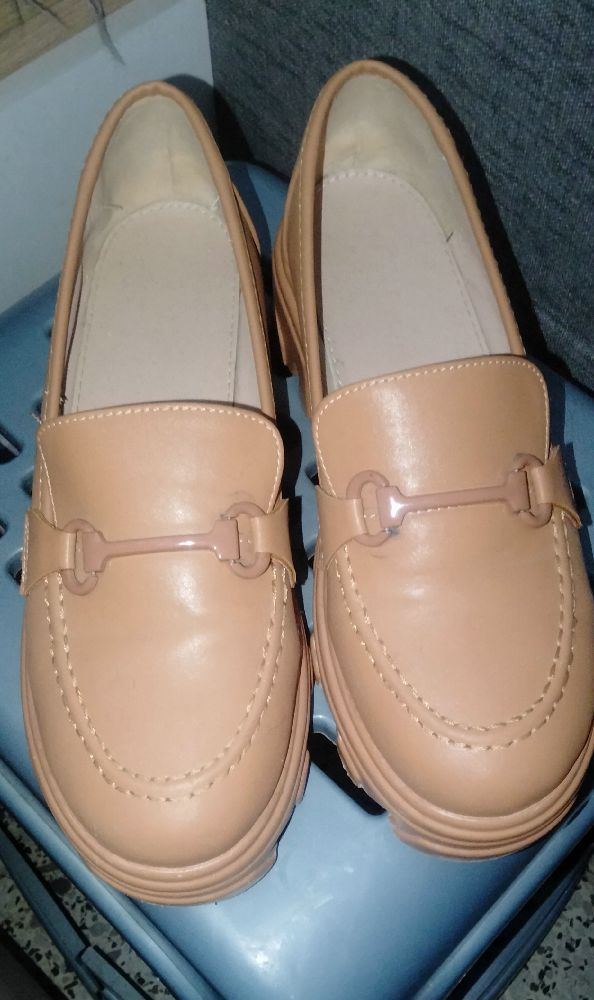 Derbies femme taille 39 en tres bon etat aucun defaut
