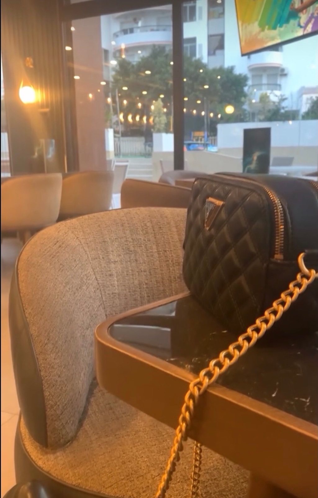 Sac emportee Guess 