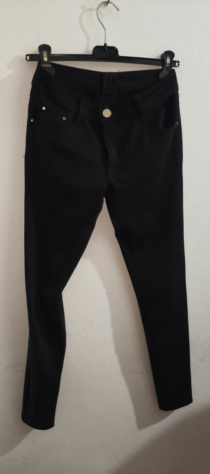 Black slim-fit jeans 