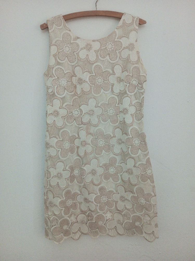 Robe avec un motif floral 