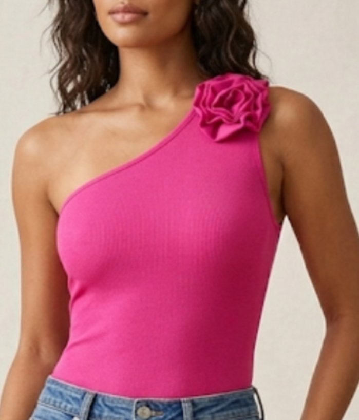 Top asymétrique fuchsia à fleur