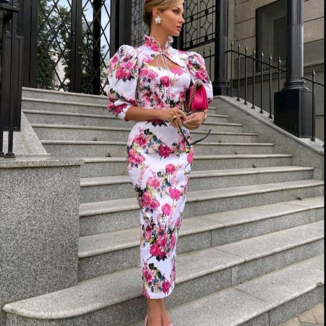 Robe midi florale chic et élégante