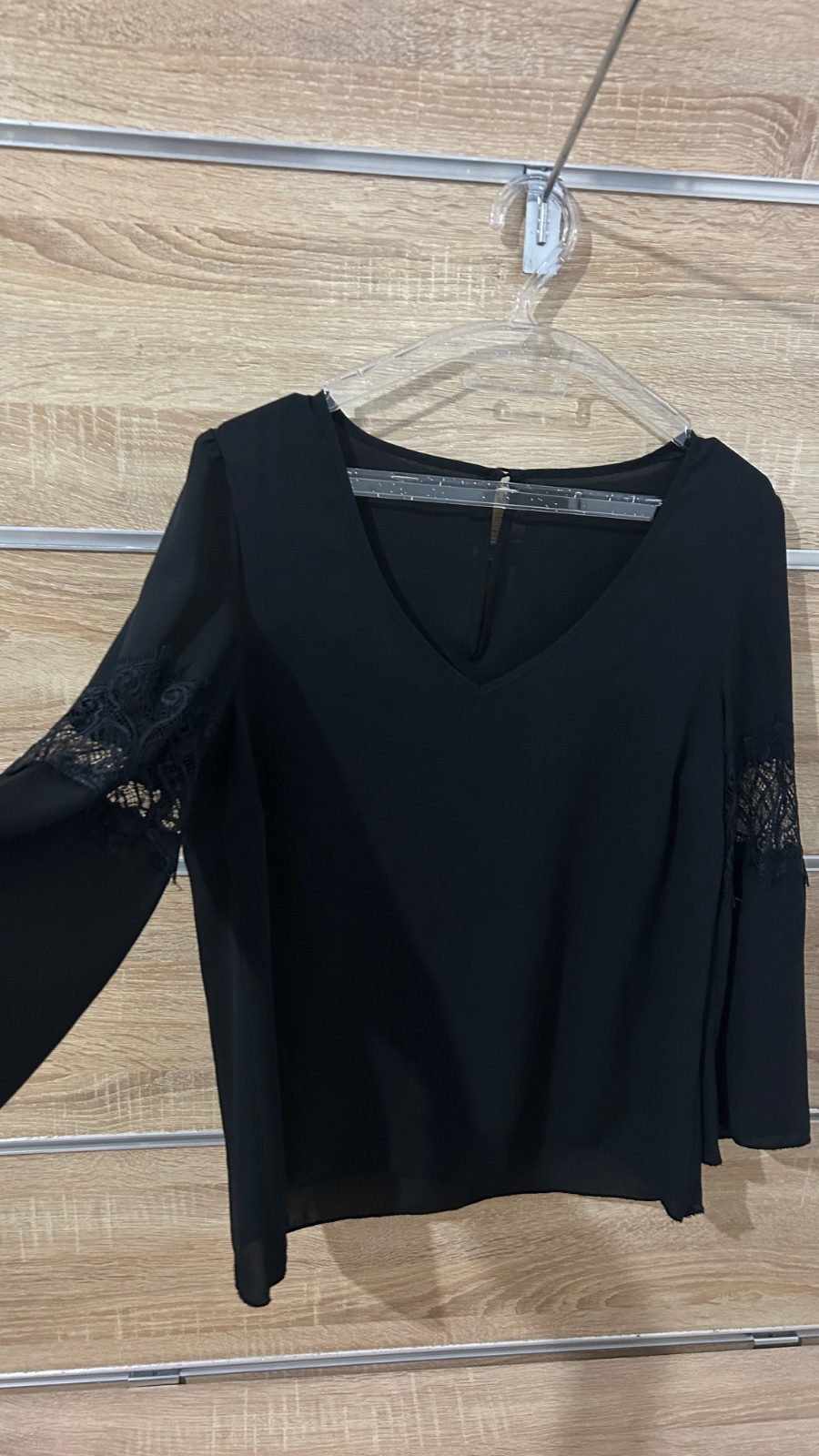 Chemise tres classe avec dentelle