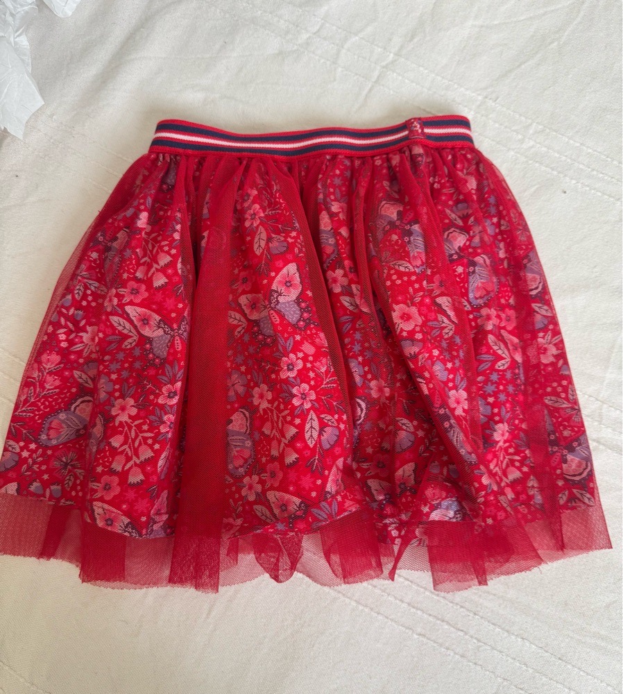 Jupe rouge avec tulle
